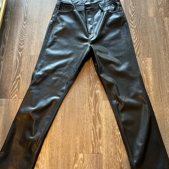 7 For All Mankind Vegan Leather High Waisted Pants - Sz 34 - Picture 2 of 5